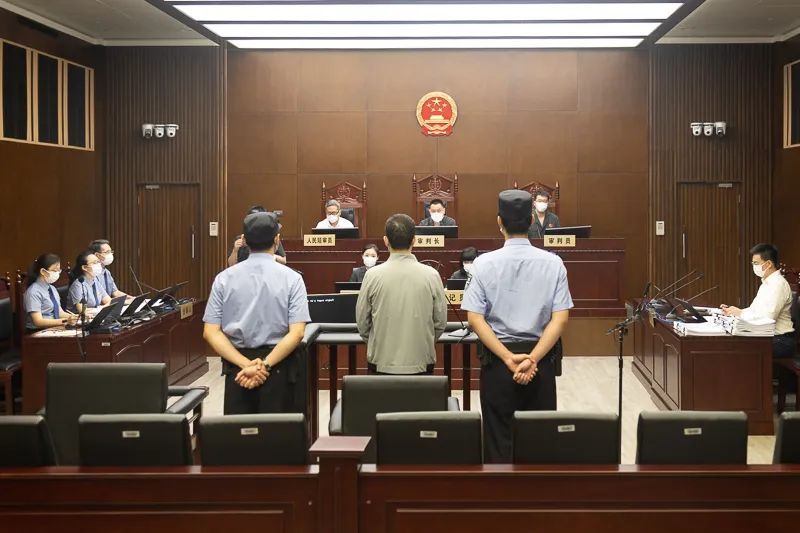 工行上海分行原行长顾国明被控受贿1.36亿